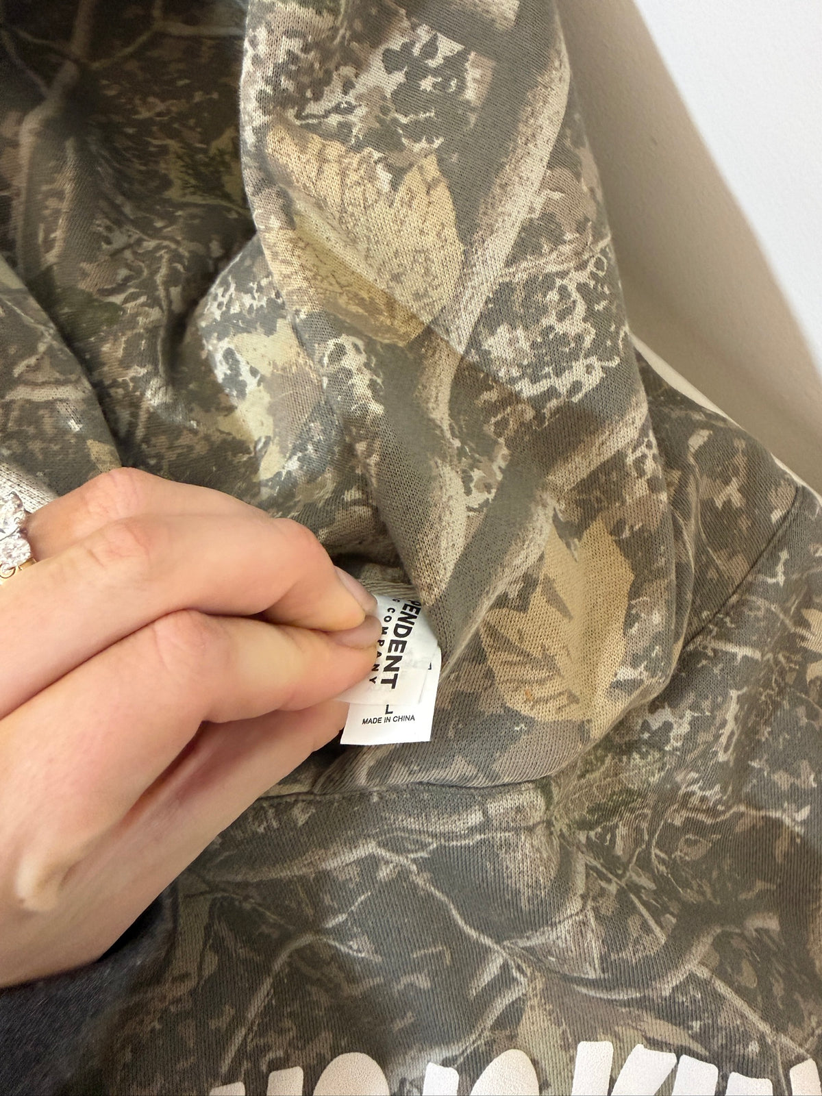 OOPS! Deadwood Camo JLY Hoodie - L