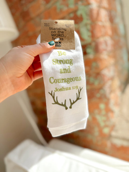 Be Strong And Courageous Men’s Socks